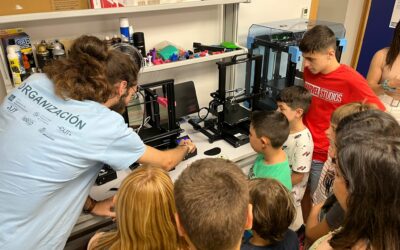 Los participantes de la Mar Chica demuestran su ingenio y creatividad en el taller “¡Imprime música en 3D!”