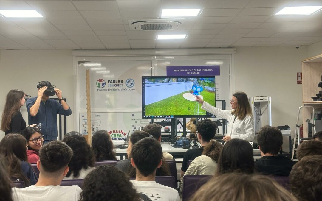 Estudiantes de Ingeniería Biomédica visitan el FABLAB